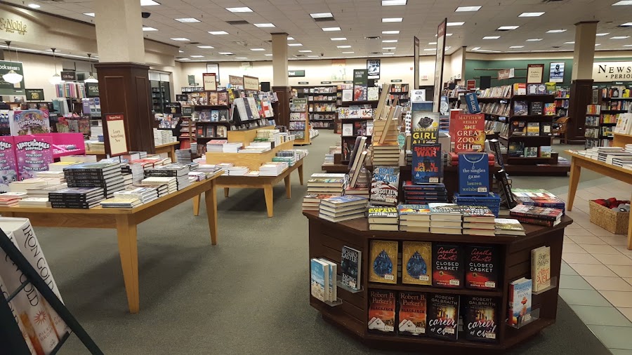 Barnes & Noble (Wolfchase Galleria) photo 2