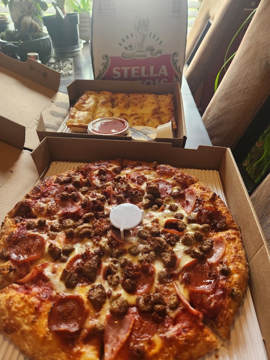 Jet's Pizza photo 4